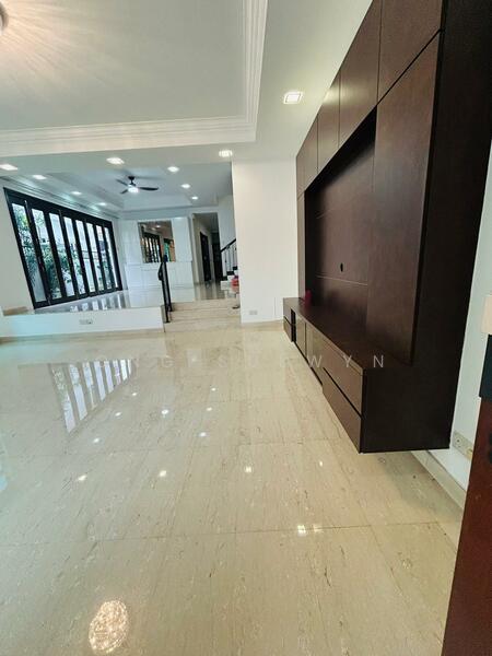 Additional image 2 of Upper thomson