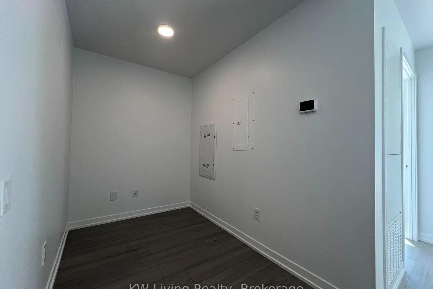 Additional image 14 of 4065 Confederation Parkway 3601