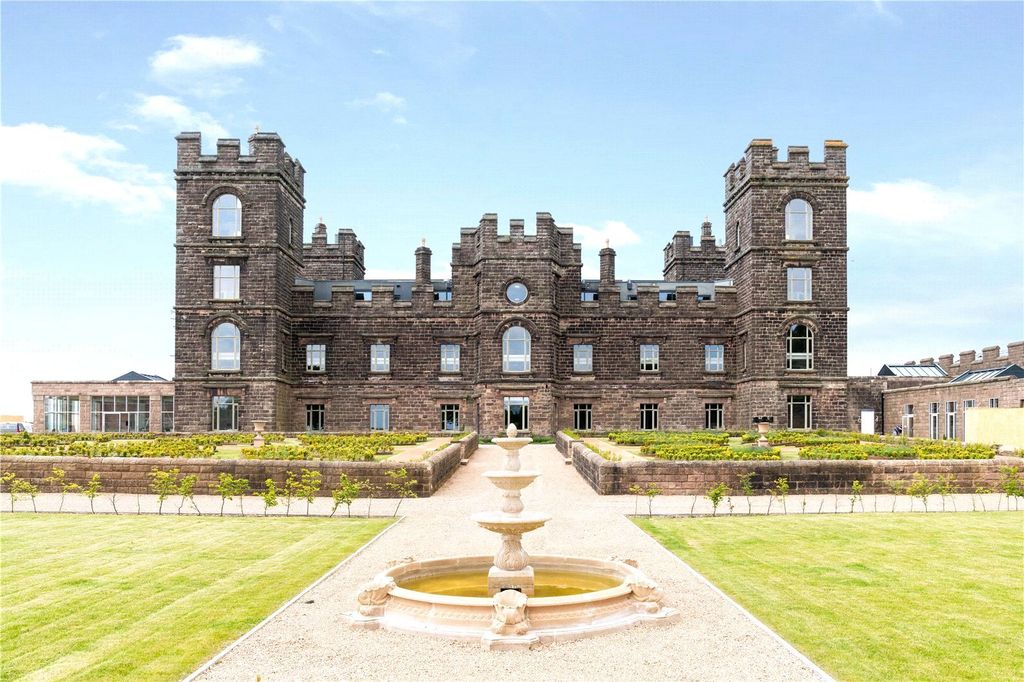 2 bed flat for saleRiber Castle, Riber, Matlock, Derbyshire DE4