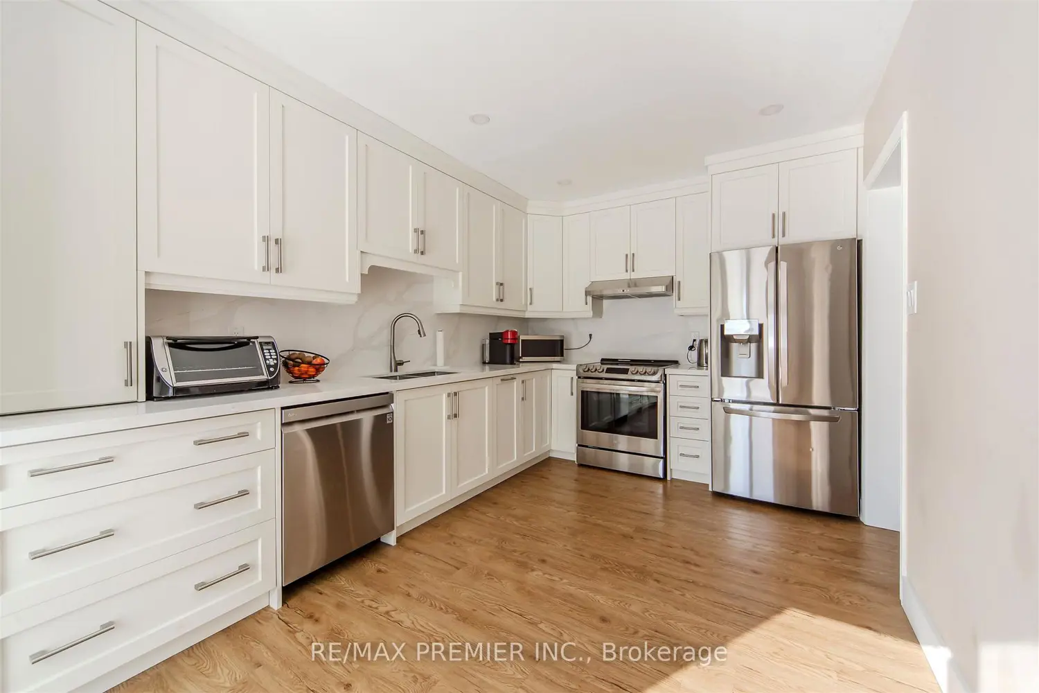 17 Villandry Crescent photo 4