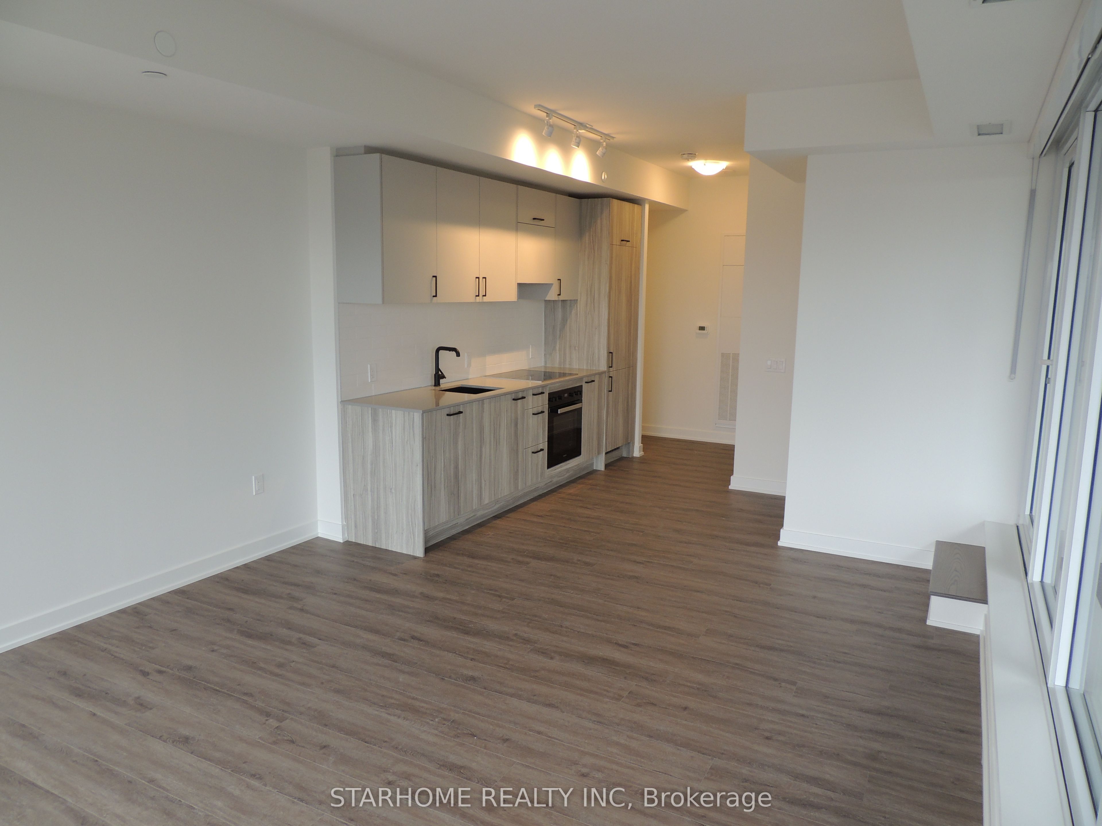 Additional image 4 of 2207-1 Quarrington Lane, Toronto, ON, M3C 0S4