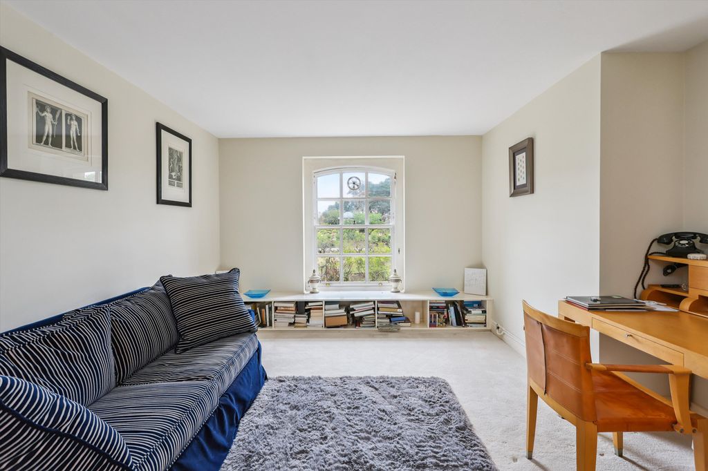 Additional image 7 of 4 bed flat for saleOttershaw Park, Ottershaw, Chertsey, Surrey KT16