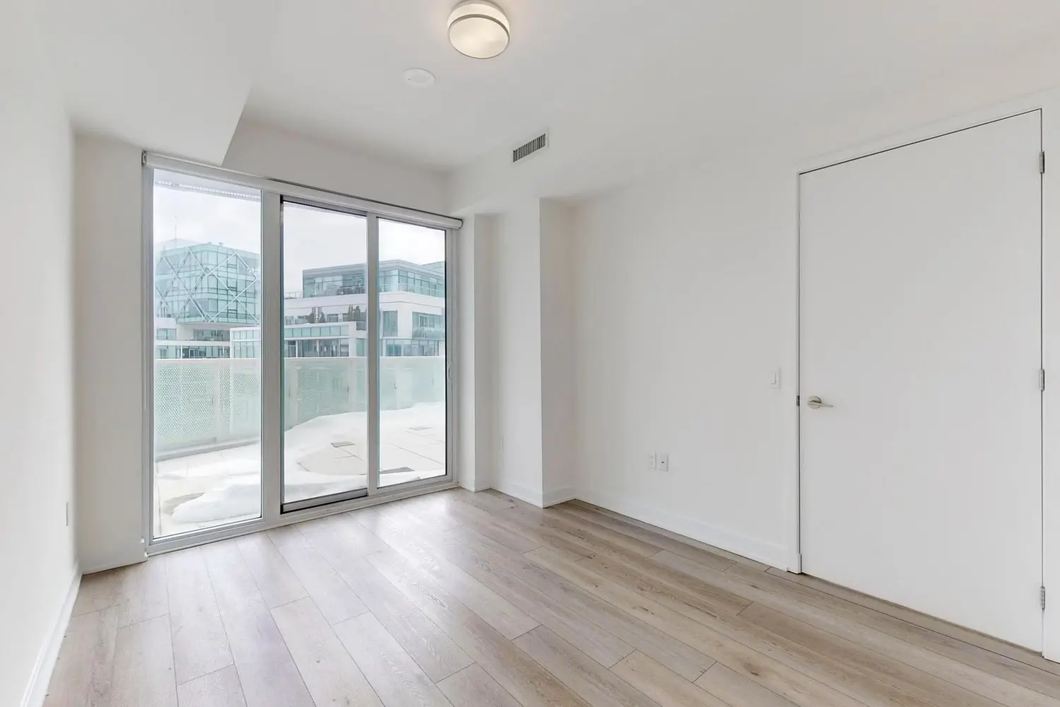 Additional image 17 of 15 Queens Quay 1002