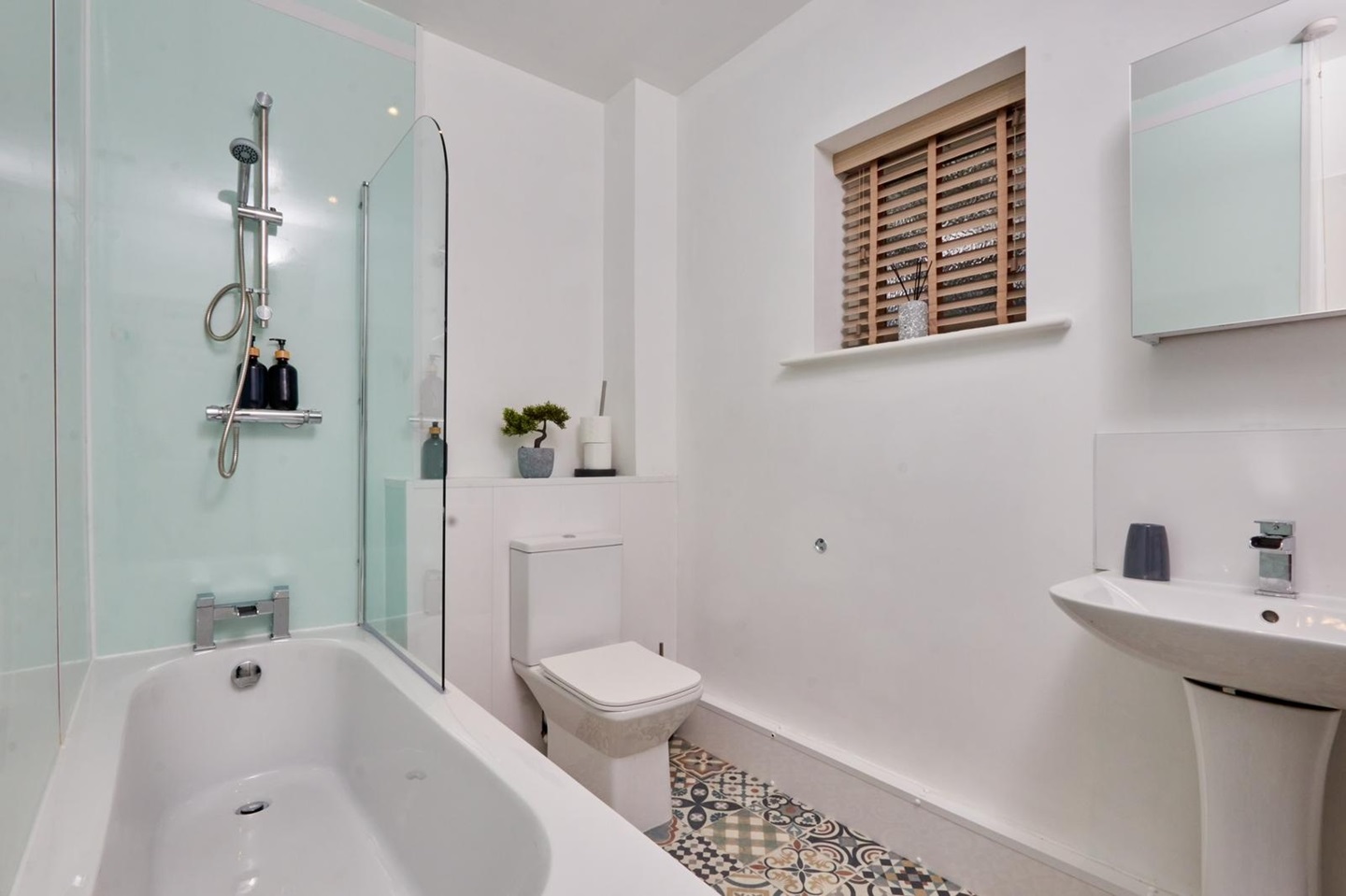 Additional image 10 of 2 Bed Flat, St. Michaels Lane, LS6, N1 7GU