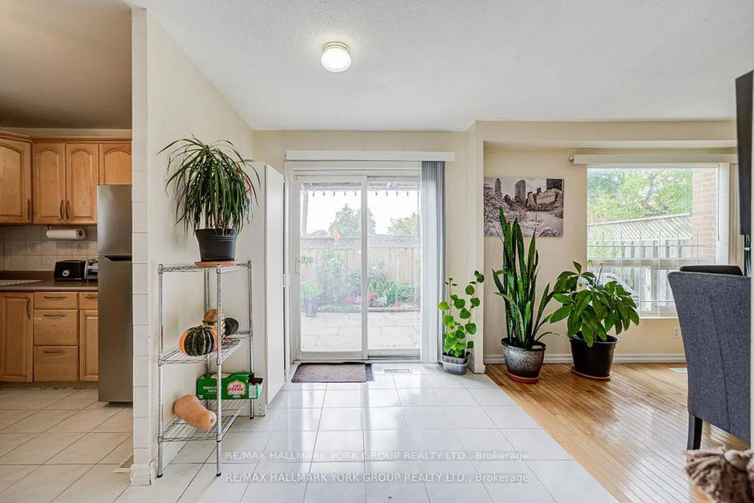 9 Bur Oak Way photo 3