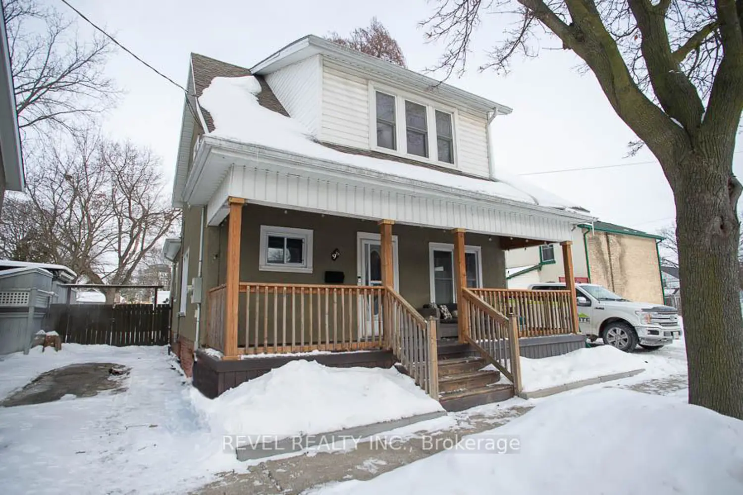 98 Cayuga Street photo 2