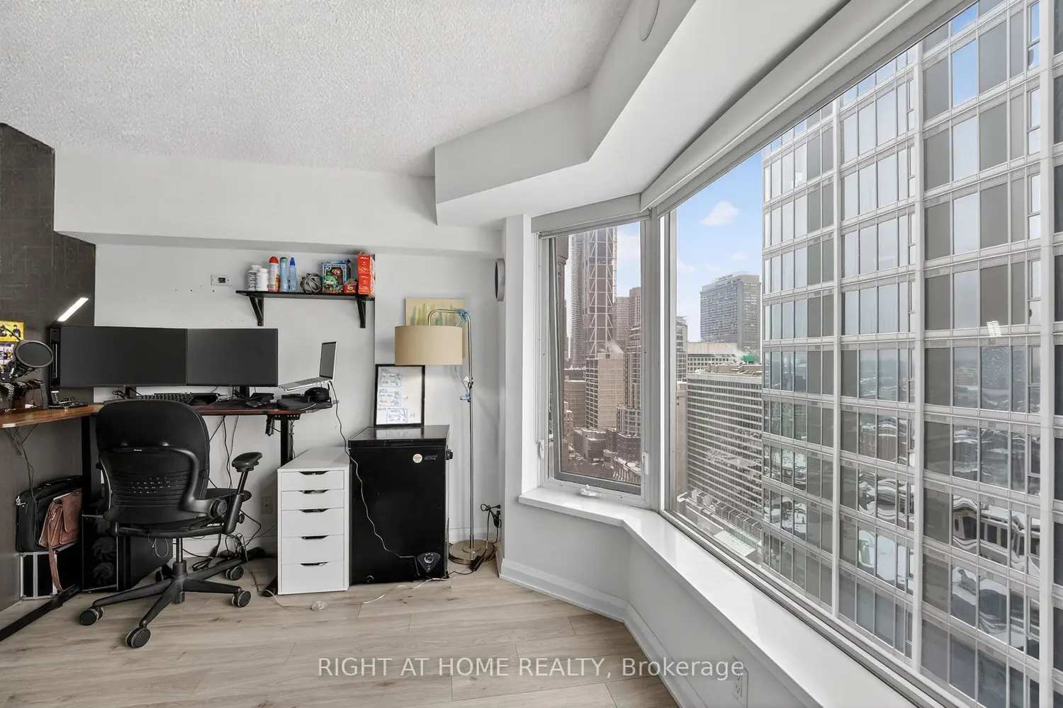 Additional image 11 of 155 Yorkville Avenue 2512