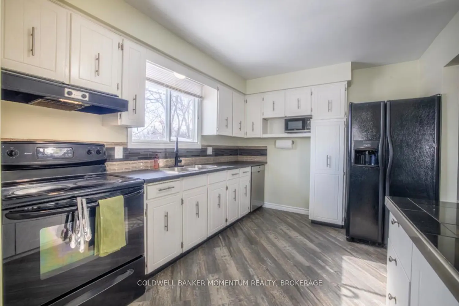 1145 Pettit Road photo 3