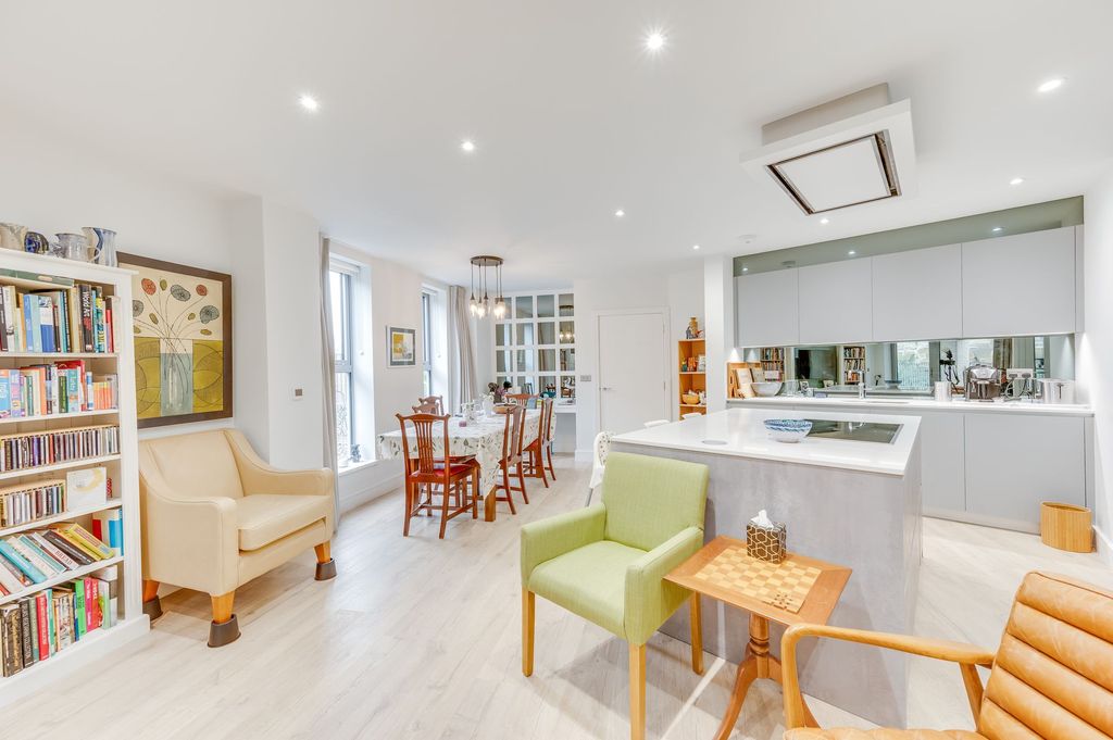 2 bed flat for saleChelsea Heights, Strathmore Place S11 photo 3