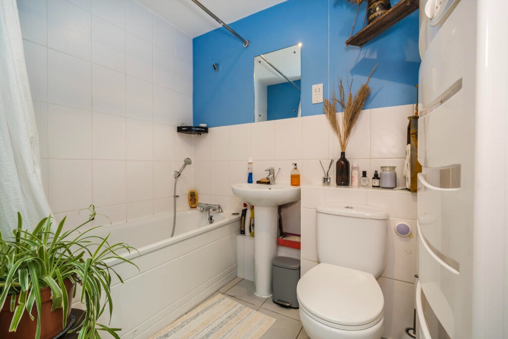 Additional image 3 of 2 Bed Flat, London, E1, N1 7GU