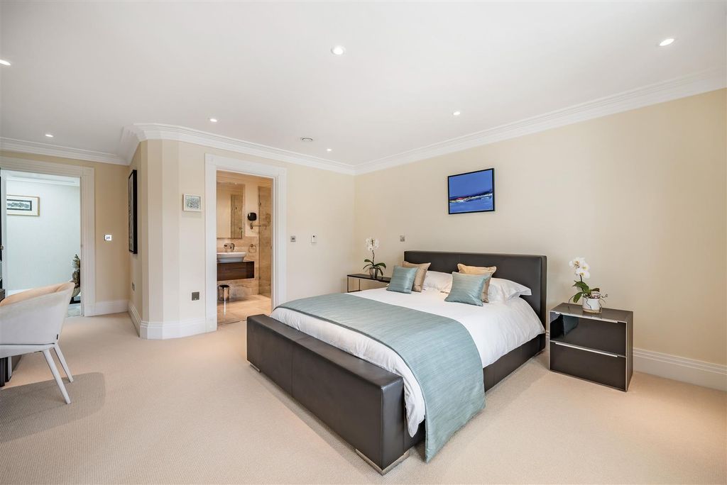 Additional image 26 of 3 bed flat for saleWoodland Way, Kingswood KT20