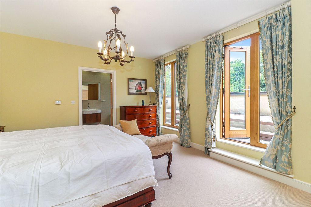 Additional image 13 of 2 bed flat for saleCliveden Gages, Taplow, Buckinghamshire SL6