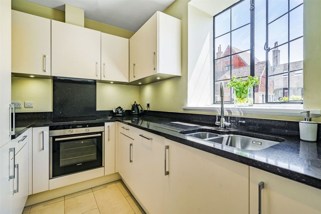 Additional image 4 of 2 bed flat for saleKings Drive, Midhurst GU29