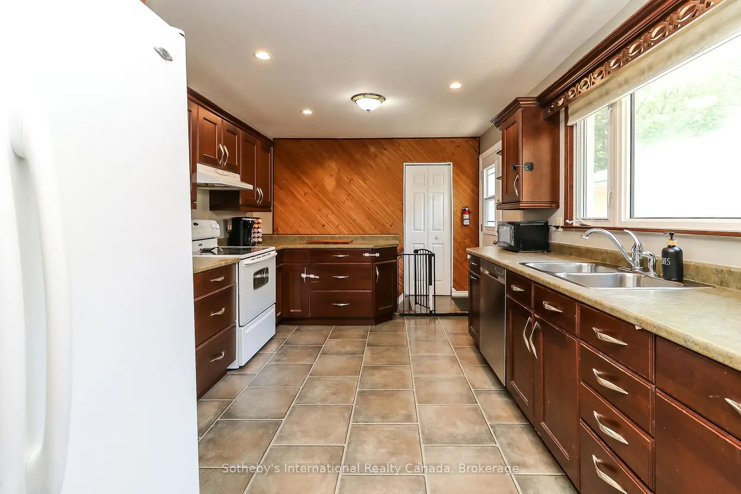 Additional image 7 of 33 Parkwood Drive