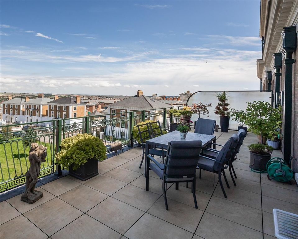 3 bed flat for saleApartment 12 Royal Pavilion, Pavilion Green, Poundbury DT1