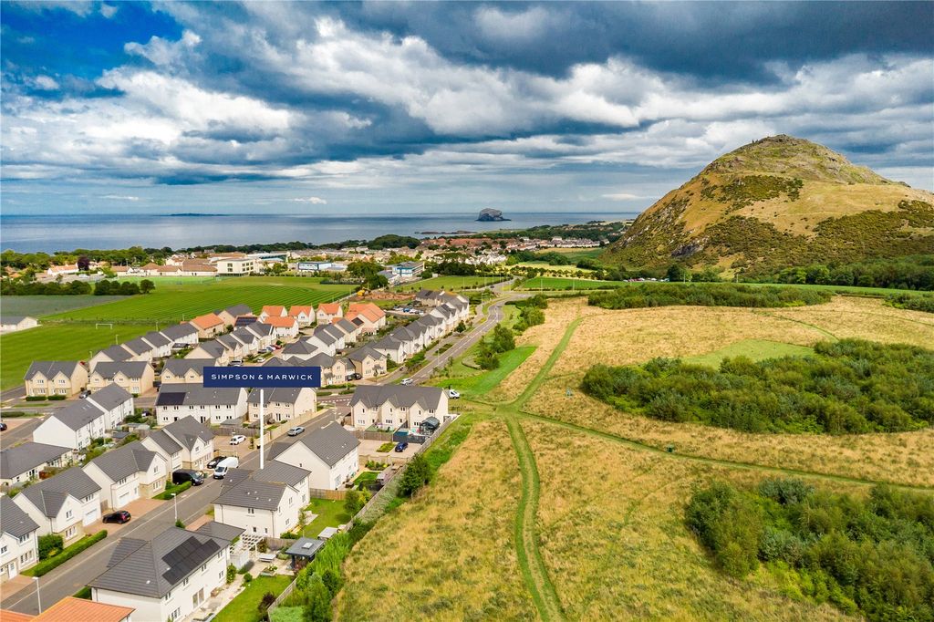 5 bed detached house for sale3 Sim Forth, North Berwick, East Lothian EH39 photo 2