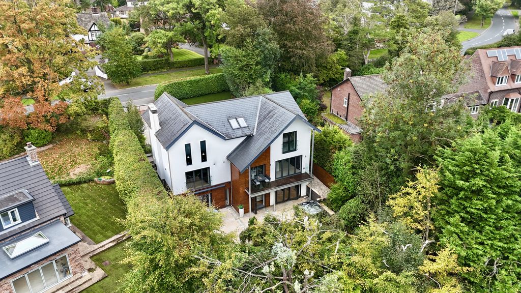 4 bed detached house for salePrestbury SK10