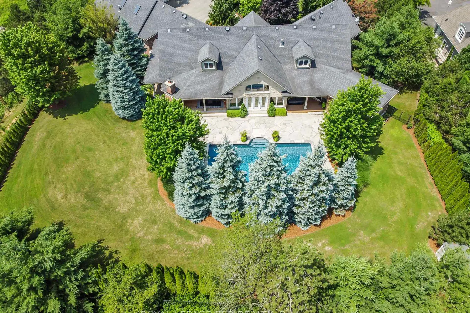9727 Dundas Street photo 3