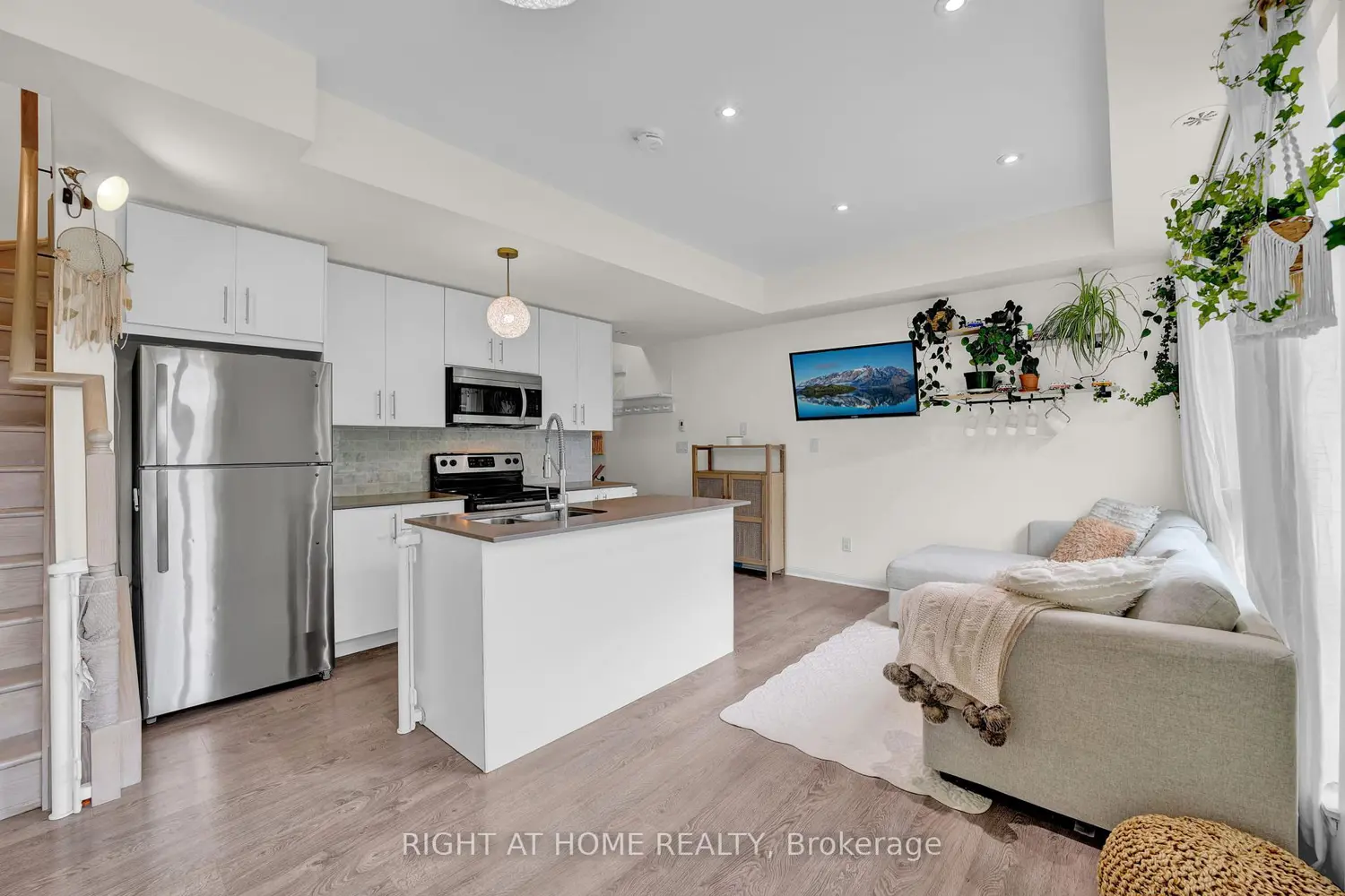 Additional image 3 of 639 Lawrence Avenue 312