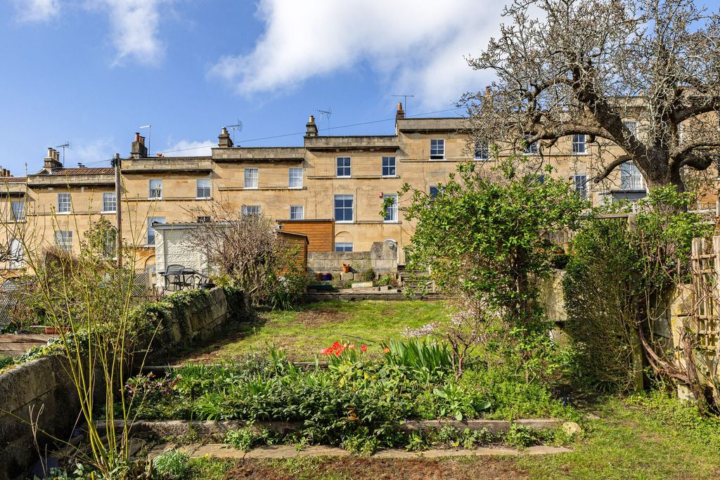 4 bed terraced house for saleHighbury Place, Bath BA1