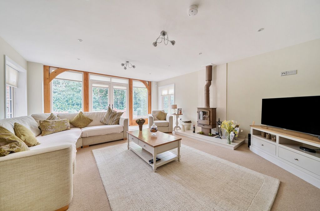 5 bed detached house for saleBeechmount Road, Bassett, Southampton, Hampshire SO16 photo 2