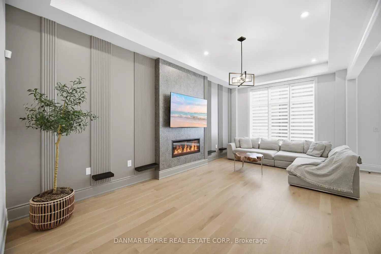 14 Woodgate Pines Drive photo 3