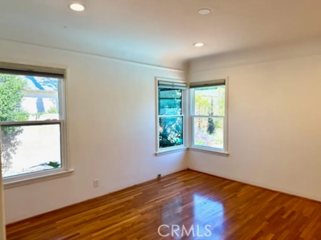 6534 Peach Avenue, Van Nuys, CA 91406