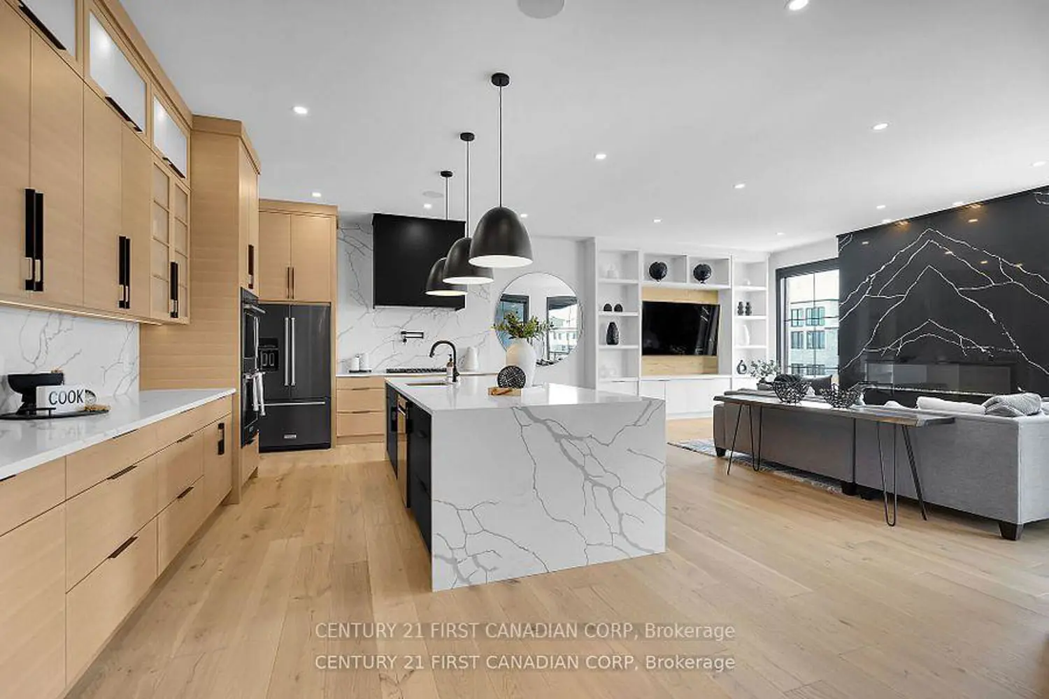 1741 Upper West Avenue photo 3