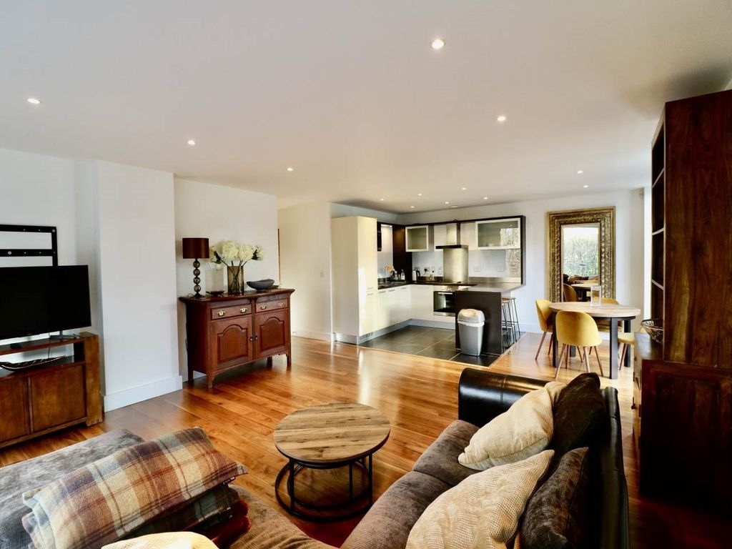 Additional image 4 of 2 bed flat for saleThe Oak Building, Kingfisher Way CB2