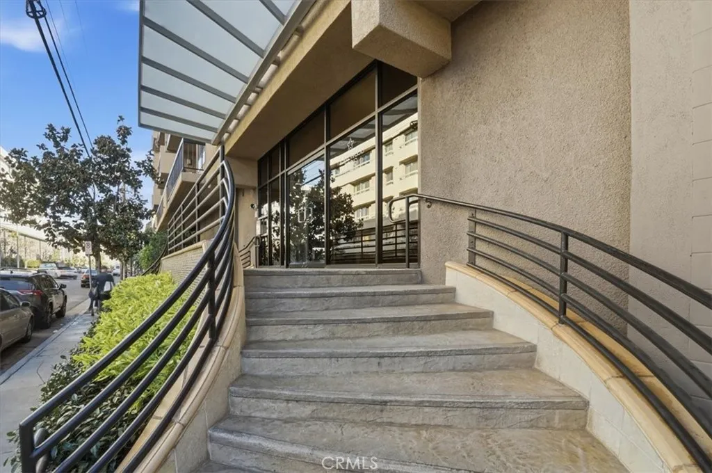 Additional image 47 of 7320 Hawthorn Boulevard Unit 108, Los Angeles, CA 90046