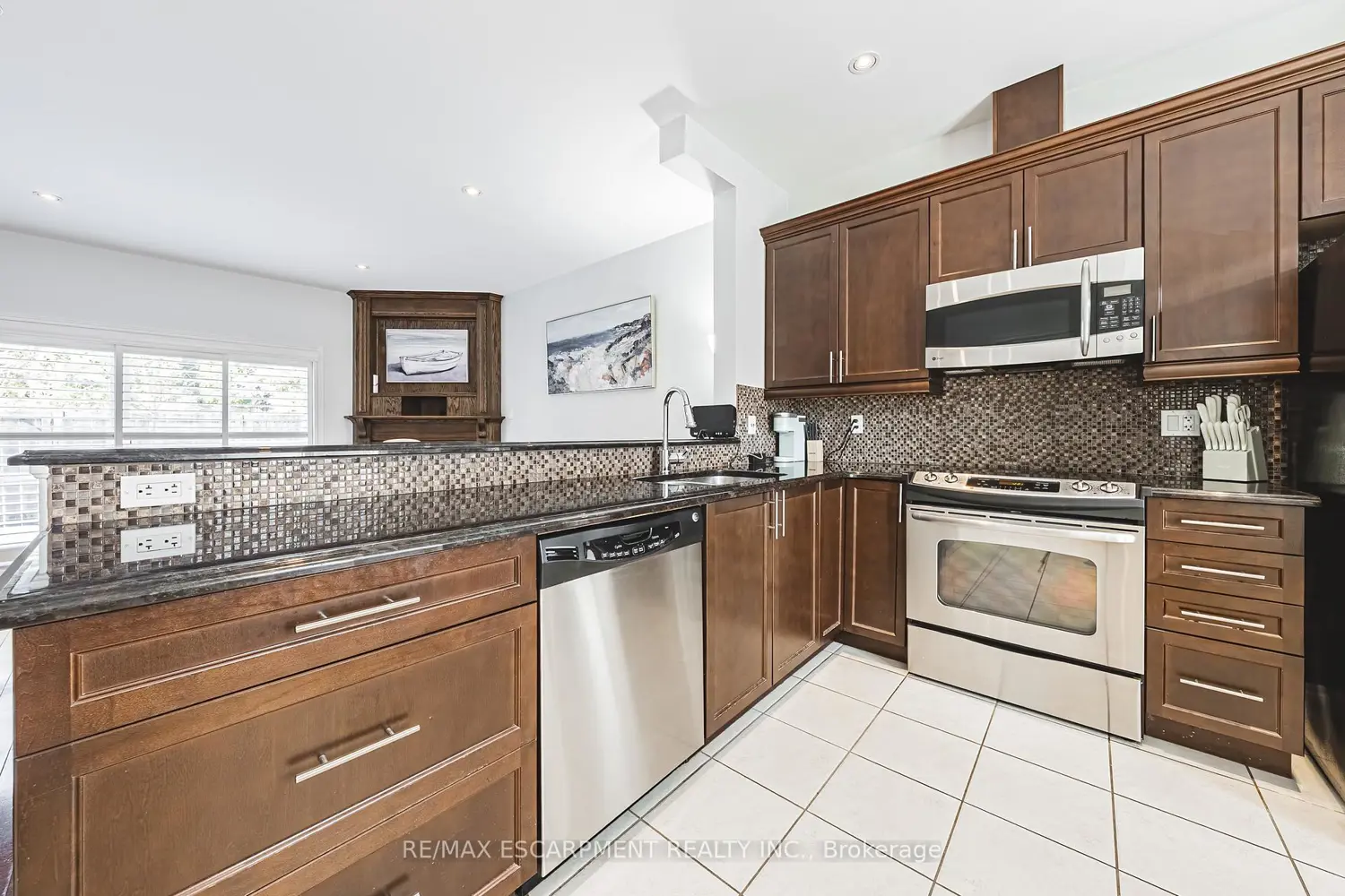 Additional image 6 of 4115 Upper Middle Road 8