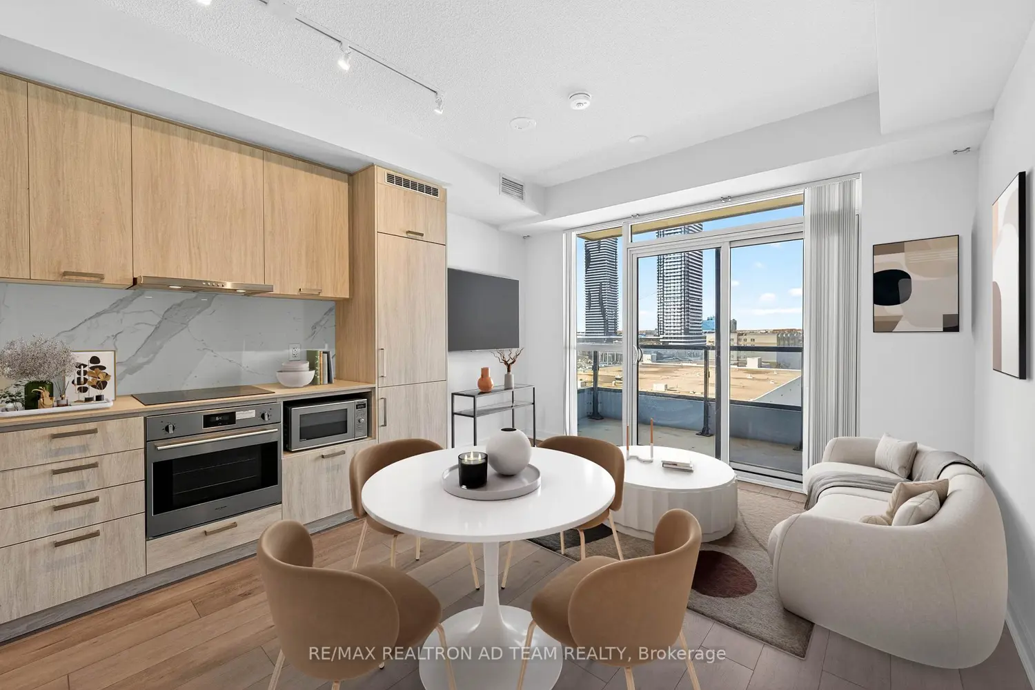 Additional image 7 of 10 Honeycrisp Crescent 717