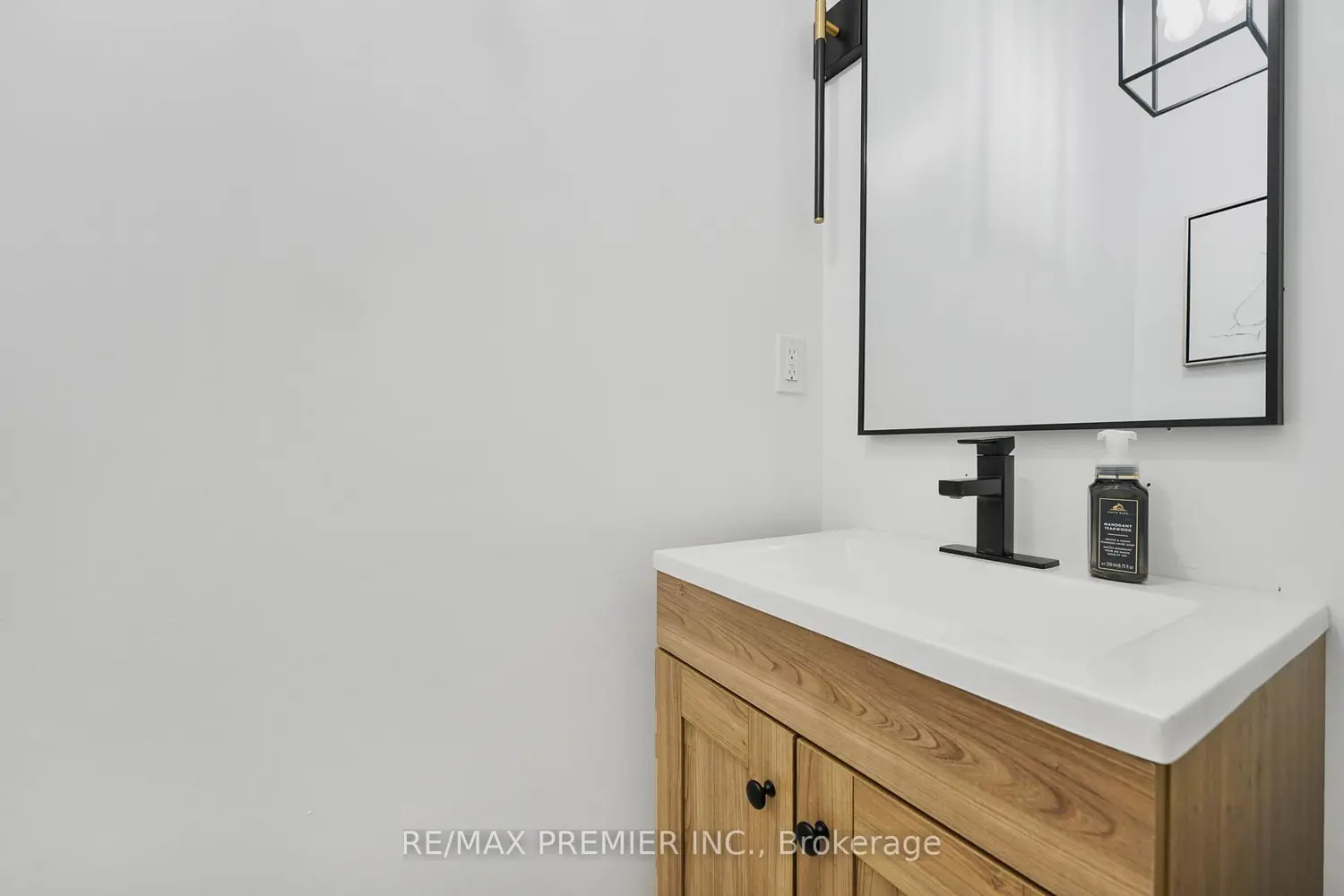 Additional image 14 of 12 Heathrow Lane