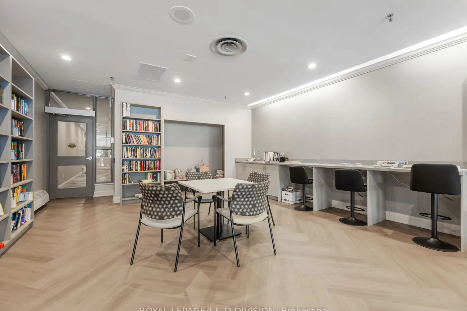 Additional image 20 of 5444 Yonge Street 212