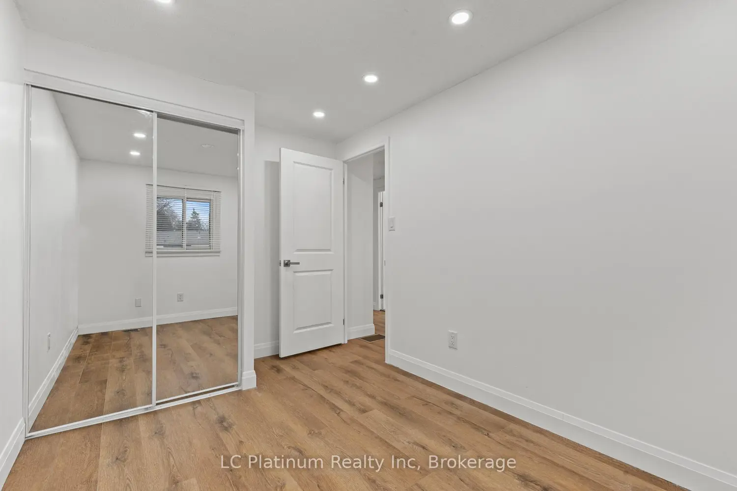 Additional image 16 of 302 Vine Street 29