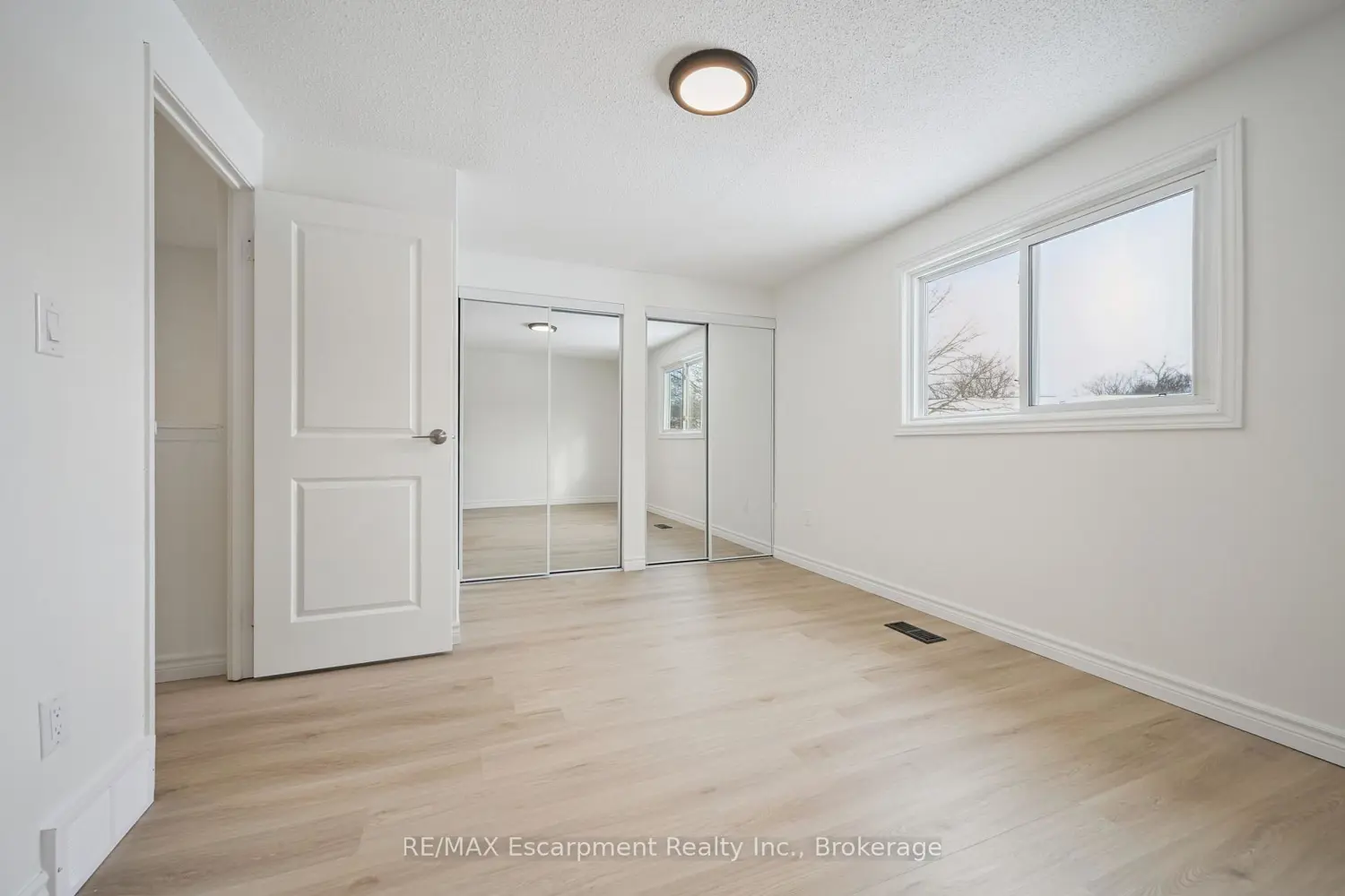 Additional image 15 of 40 Imperial Road 71