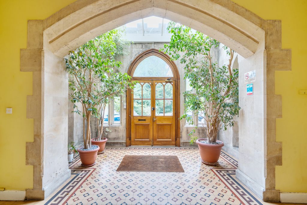 2 bed flat for saleBattlefields, Lansdown, Bath BA1 photo 4