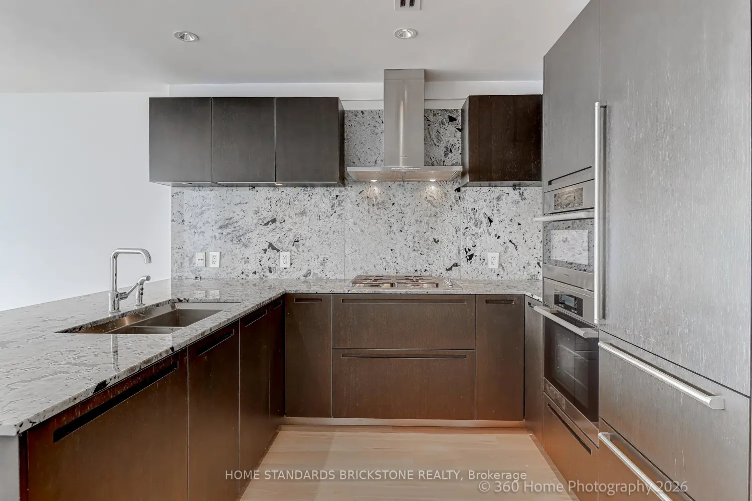 180 University Avenue 4702 photo 4