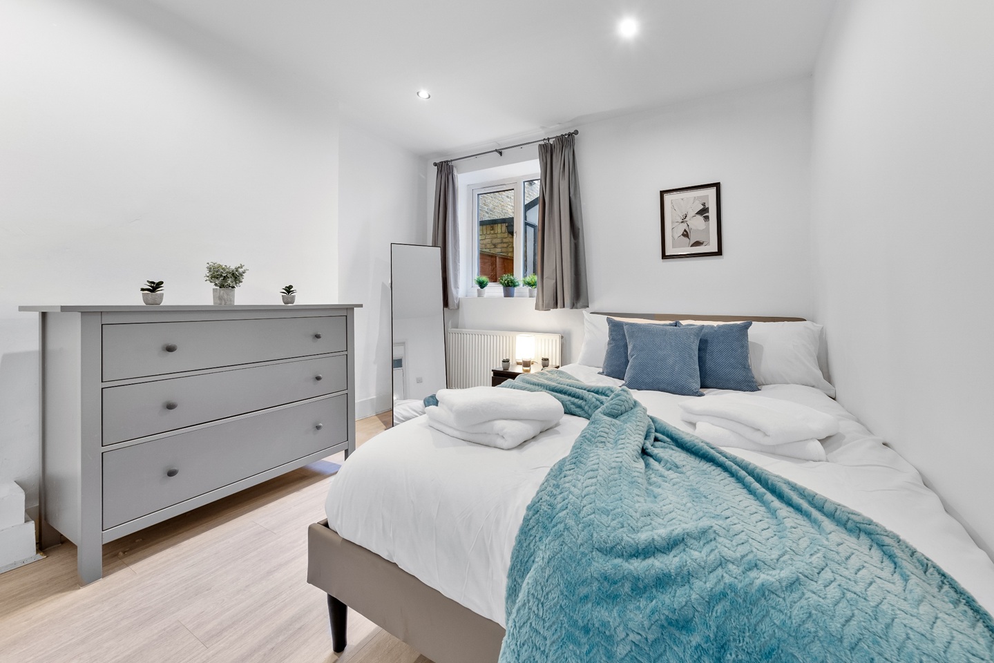 Additional image 3 of 2 Bed Flat, Tremadoc Road, SW4, N1 7GU