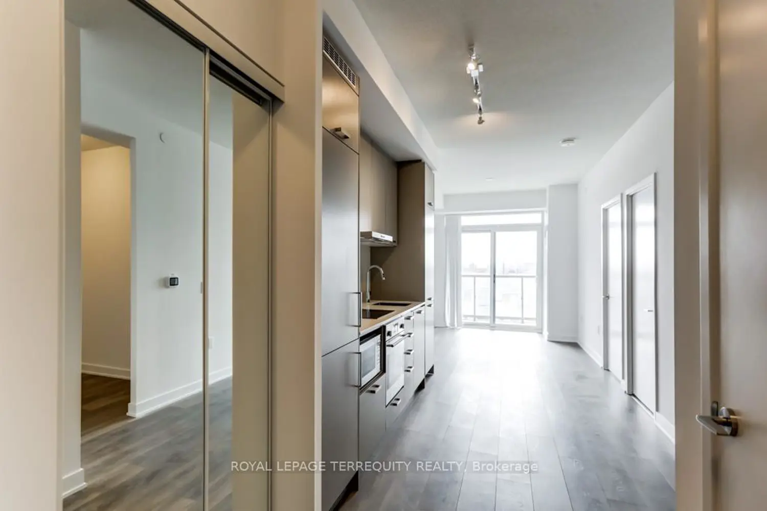 Additional image 5 of 38 Honeycrisp Crescent 607