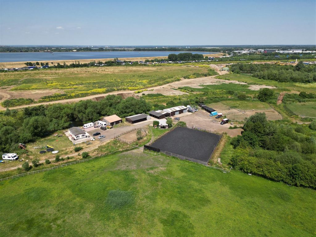 Land for saleFarm Way, Staines-Upon-Thames TW19