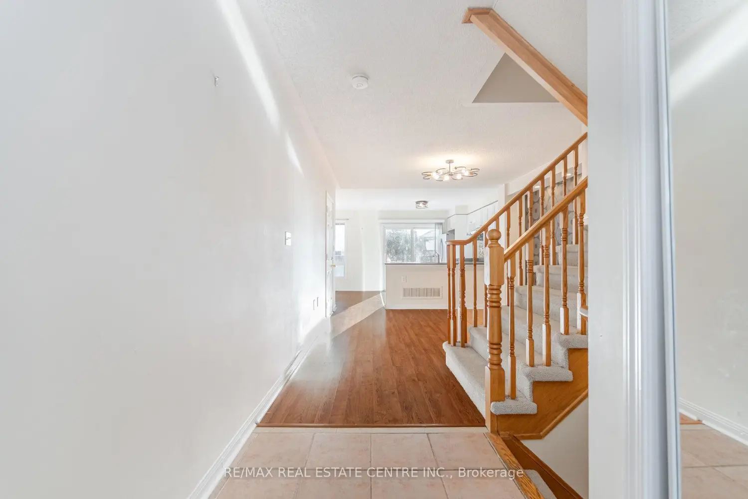 454 Collis Court photo 3