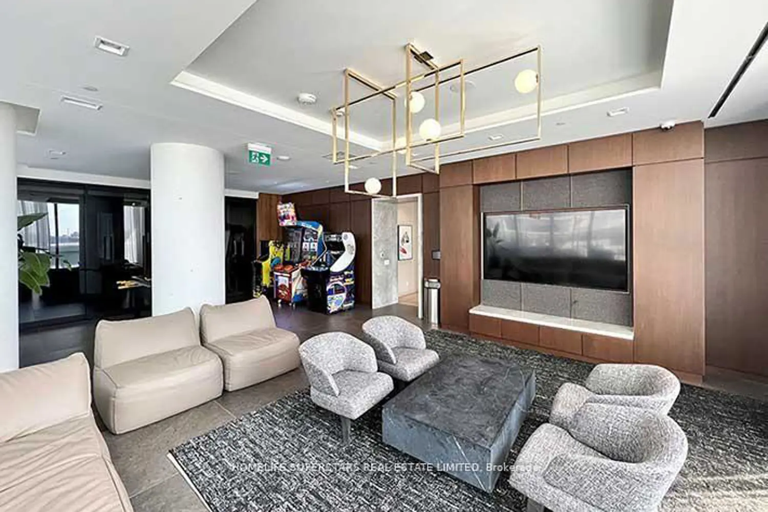 Additional image 8 of 950 Portage Parkway Ph12