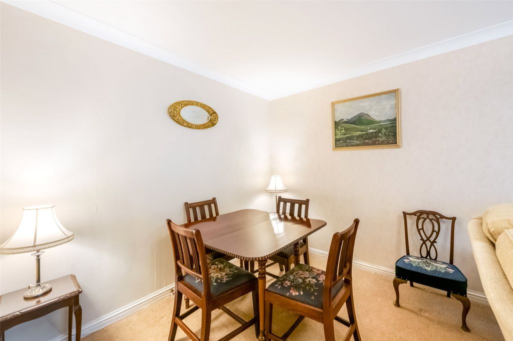 Additional image 4 of 2 bed flat for saleBeechwood Gardens, The Garden Wing, Stirling FK8