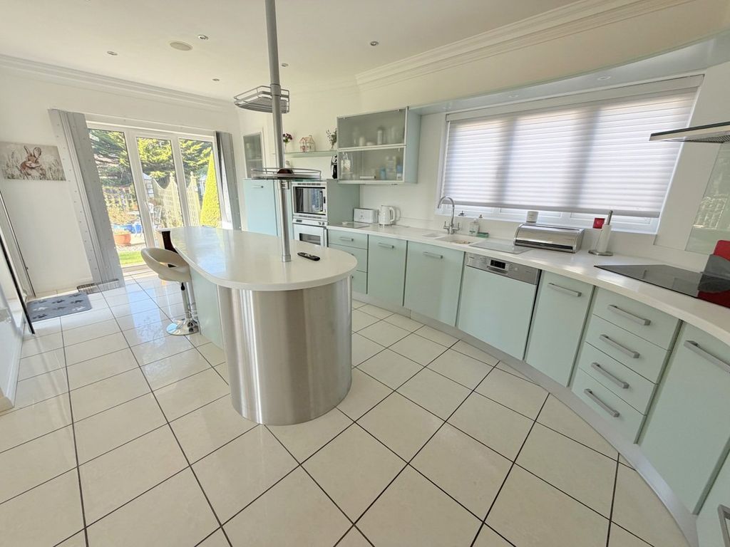 Additional image 7 of 3 bed flat for saleNairn Road, Canford Cliffs, Poole BH13