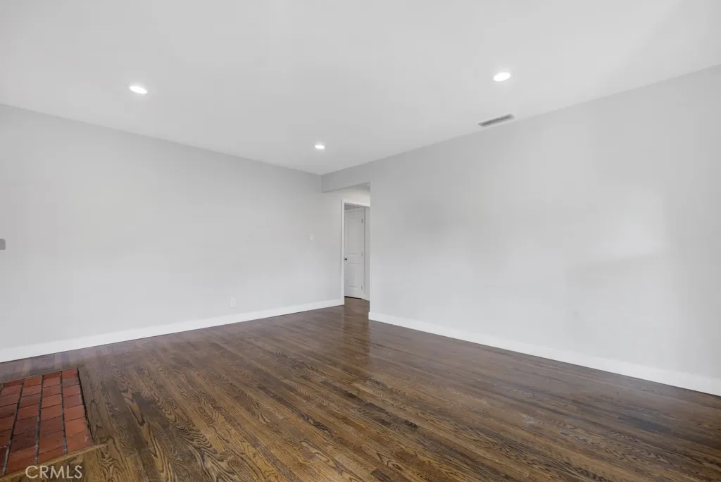 Additional image 15 of 18350 Lorne St, Reseda, CA 91335