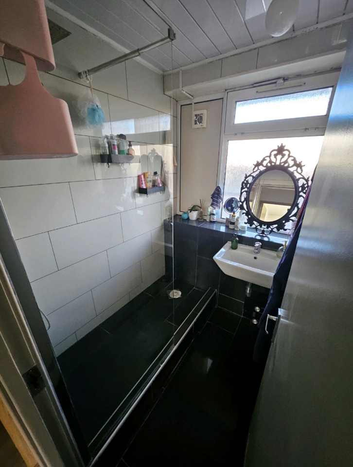 Additional image 8 of Room in a Shared Flat, Ethelburga Street, SW11, N1 7GU