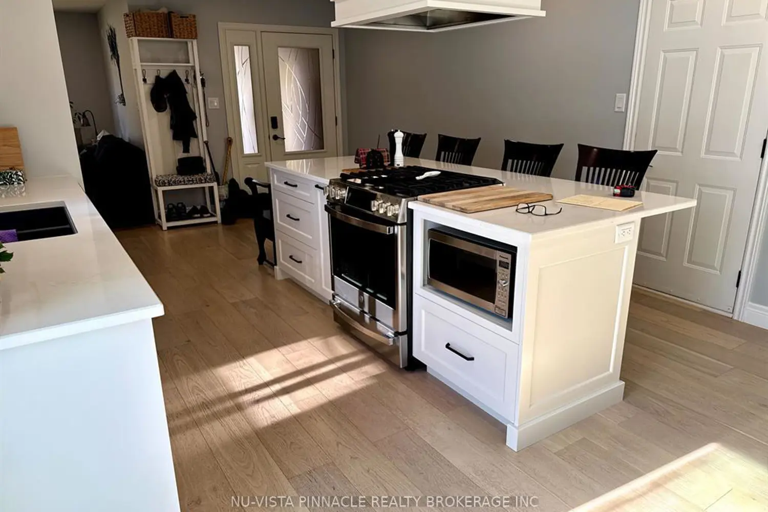 1446 Aldersbrook Road photo 3