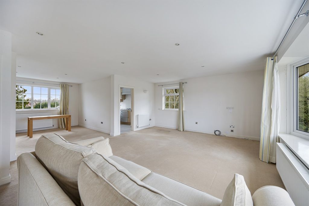 Additional image 4 of 3 bed flat for saleLindow Court, Kings Road, Wilmslow SK9