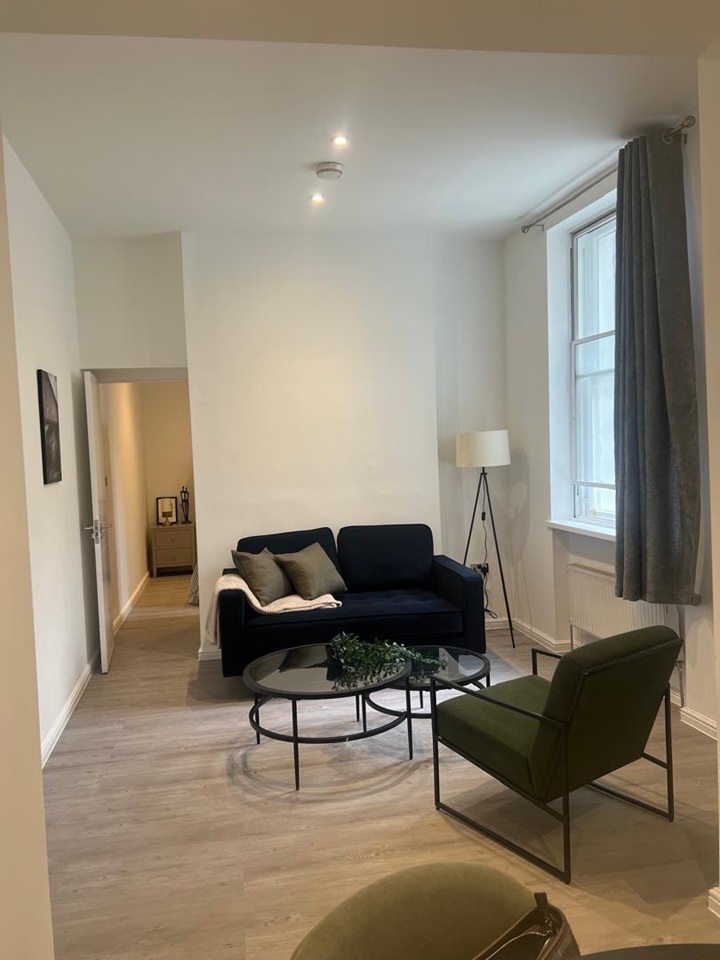 1 Bed Flat, Earls Court Road, SW5, N1 7GU